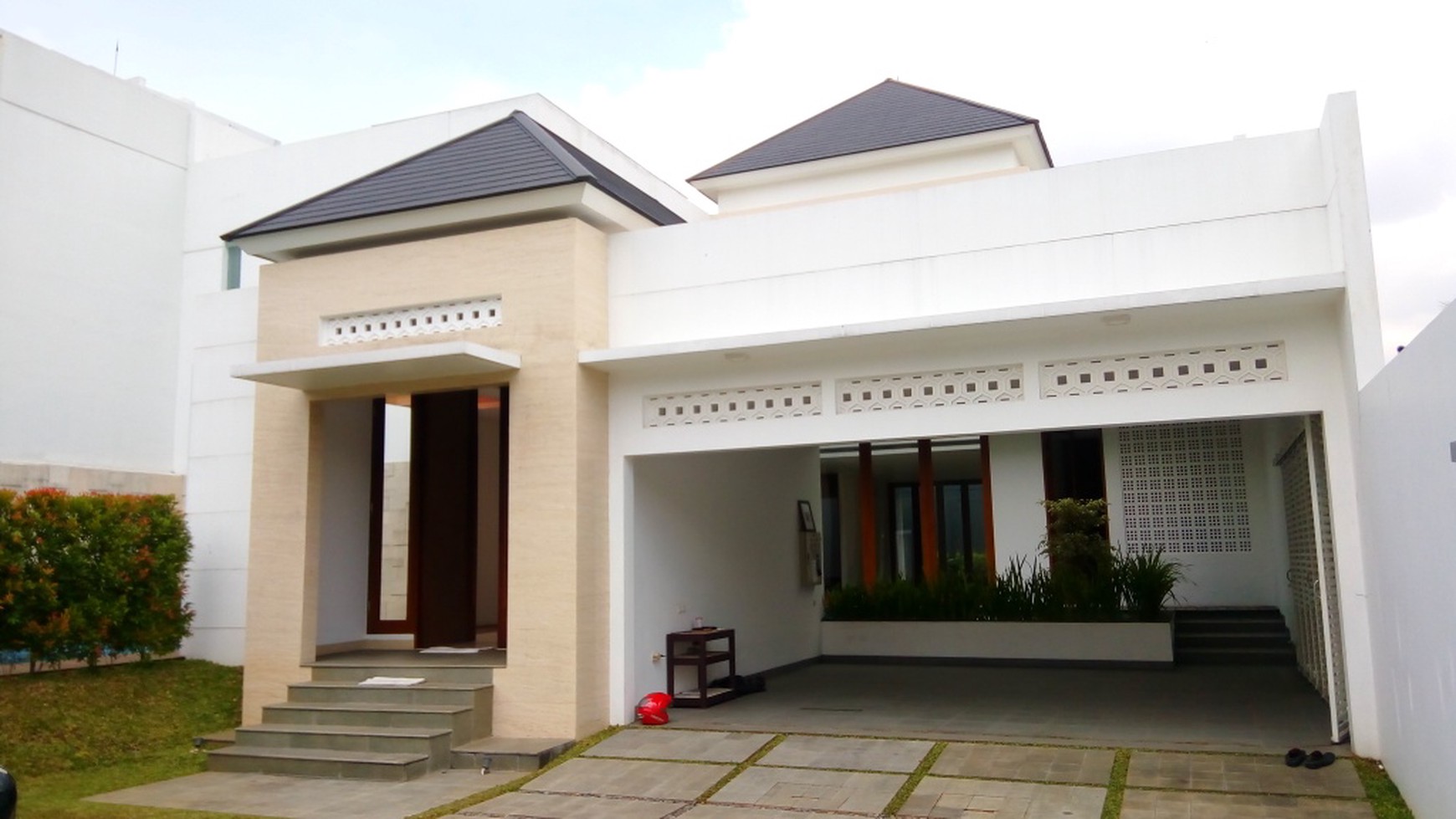 Luxurious, modern and quite house for expatriat and others in area Menteng "The price can be negotiable"