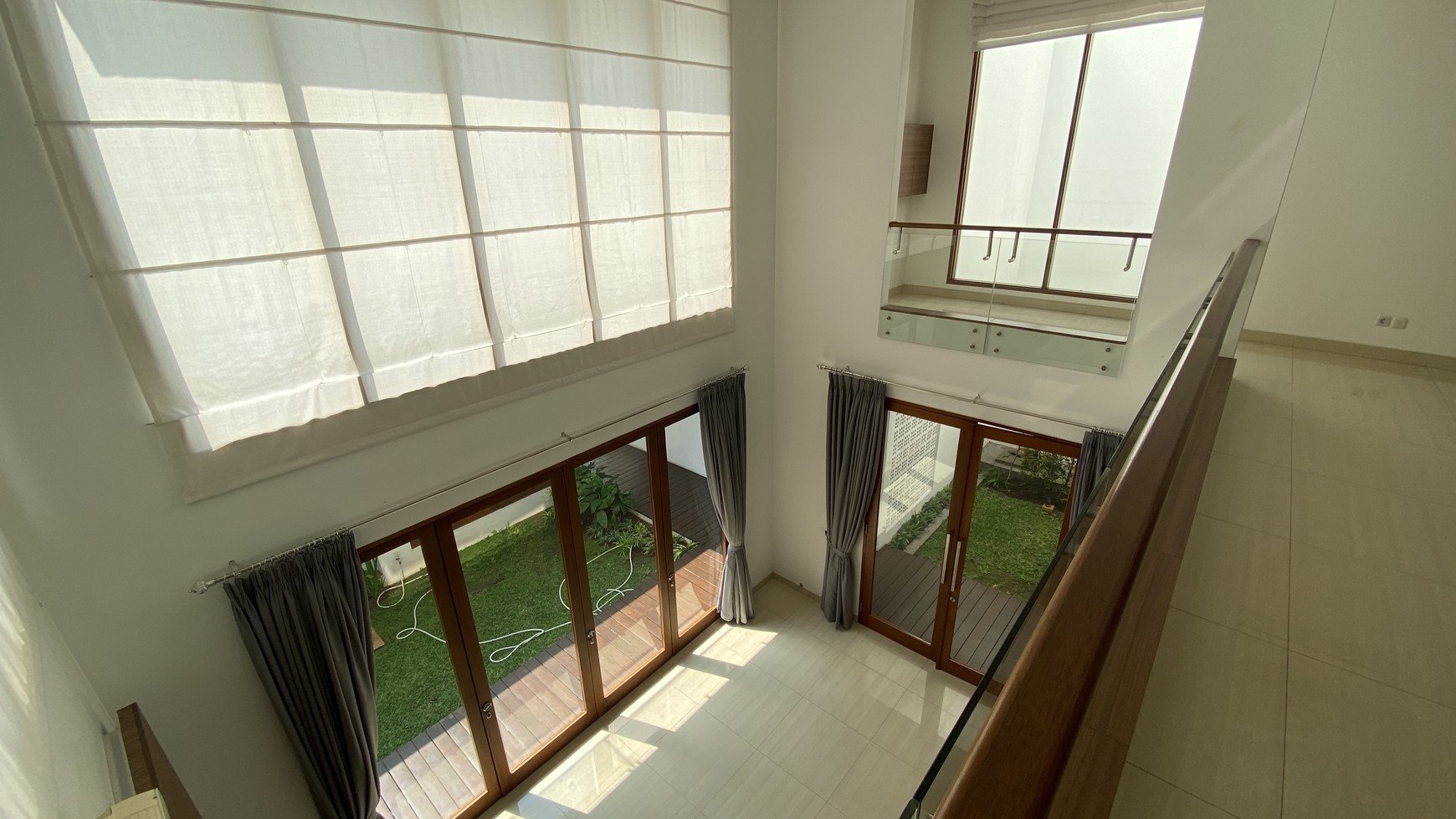 Luxurious, modern and quite house for expatriat and others in area Menteng "The price can be negotiable"