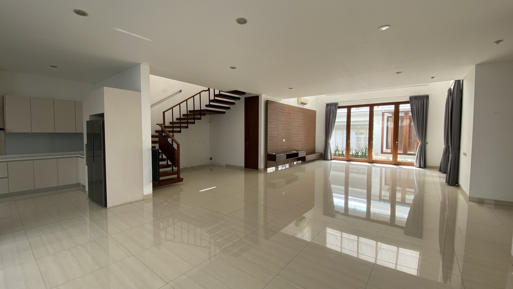 Luxurious, modern and quite house for expatriat and others in area Menteng "The price can be negotiable"