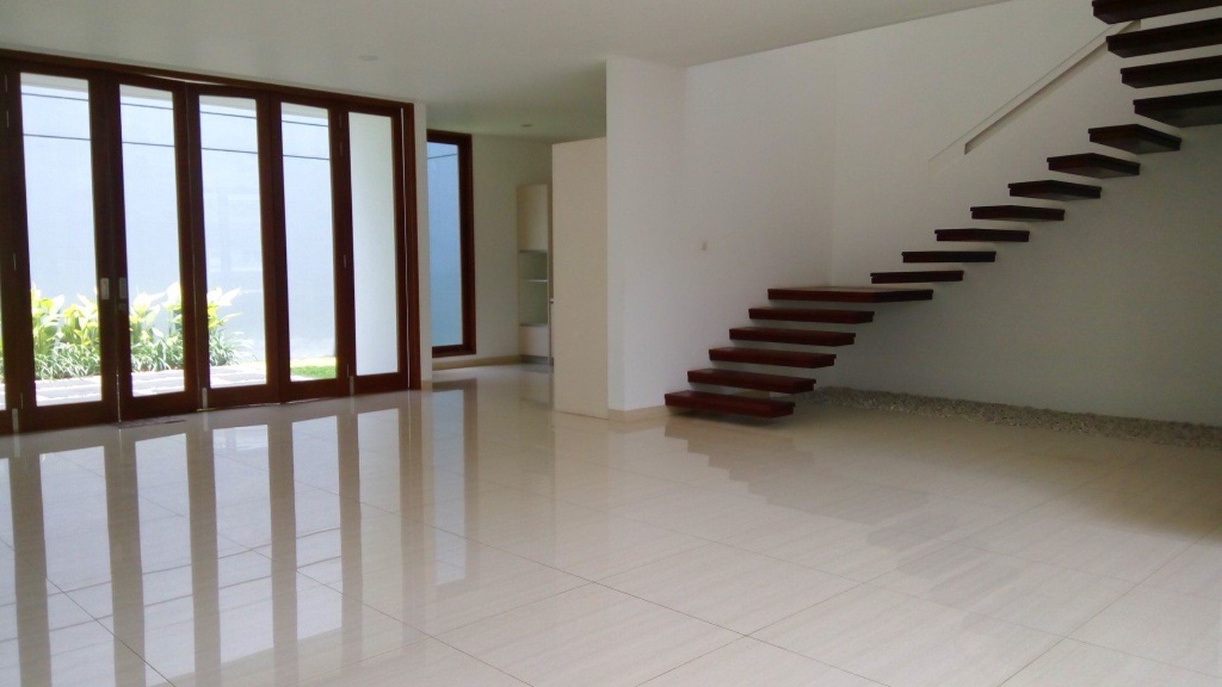 Luxurious, modern and quite house for expatriat and others in area Menteng "The price can be negotiable"