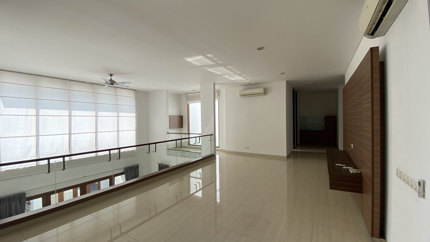 Luxurious, modern and quite house for expatriat and others in area Menteng "The price can be negotiable"