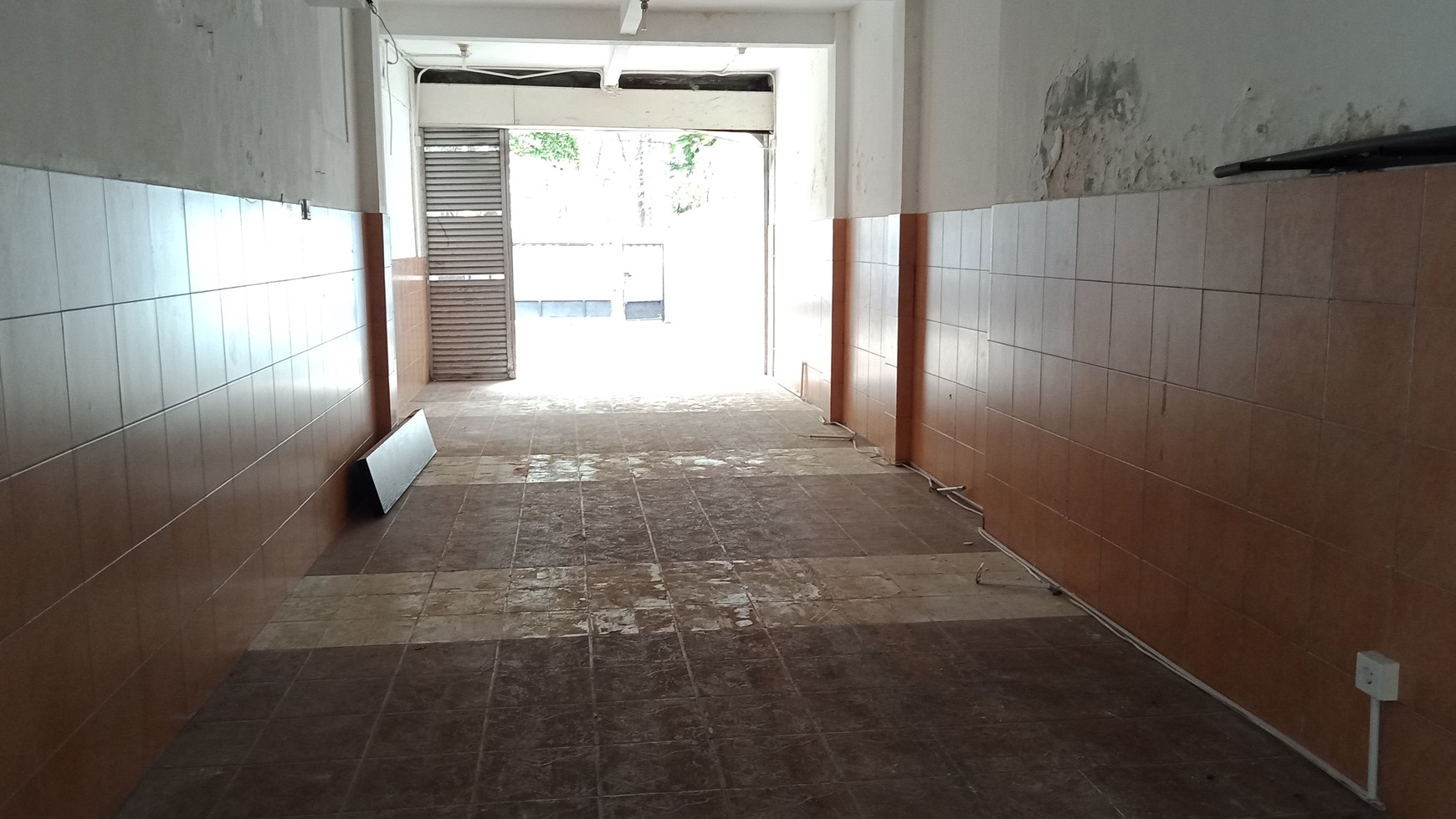 Commercial house for office or restaurant in Menteng area (Price Negotiation)