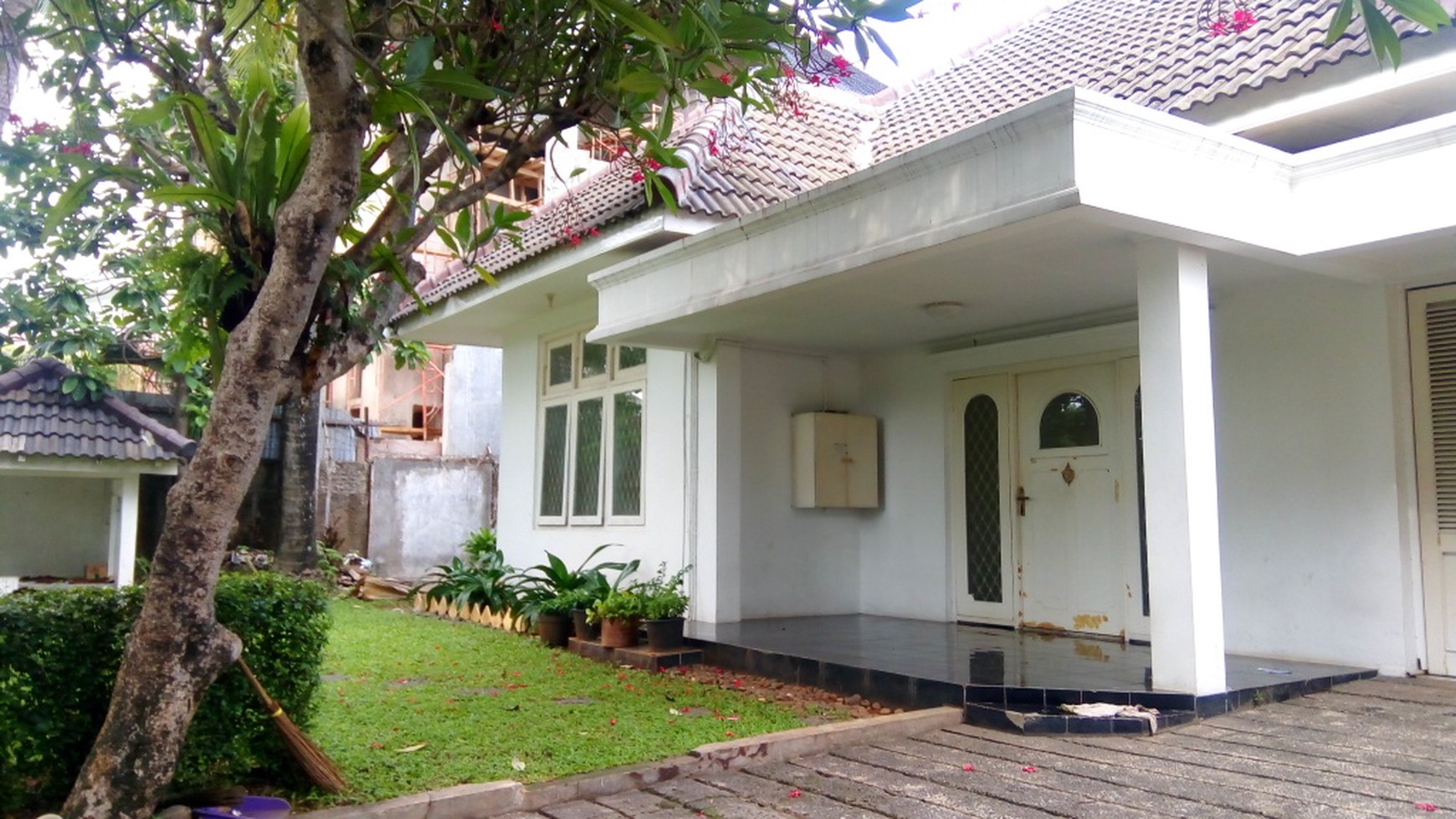 Classic house in Menteng  "The price can be negotiable"