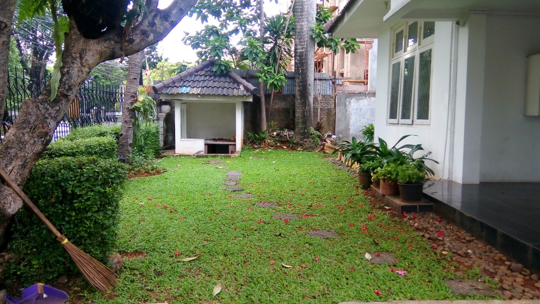 Classic house in Menteng  "The price can be negotiable"