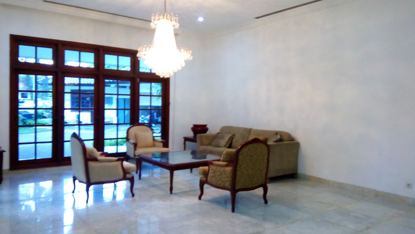 Brand new house In area Menteng for expatriat and others "The price can be negotiable"