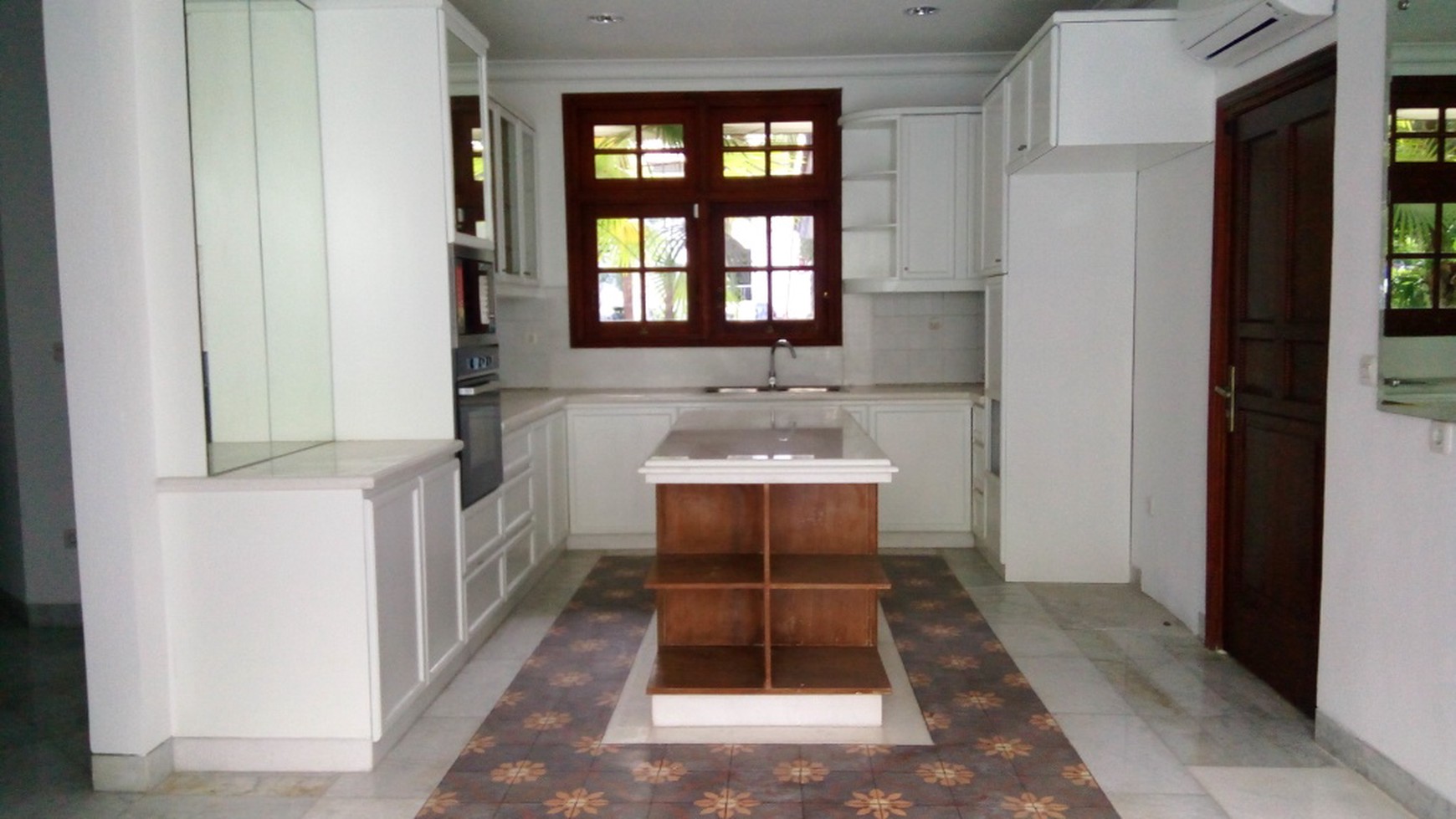 Brand new house In area Menteng for expatriat and others "The price can be negotiable"