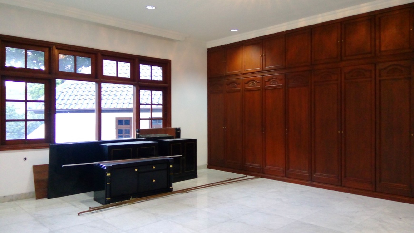 Brand new house In area Menteng for expatriat and others "The price can be negotiable"