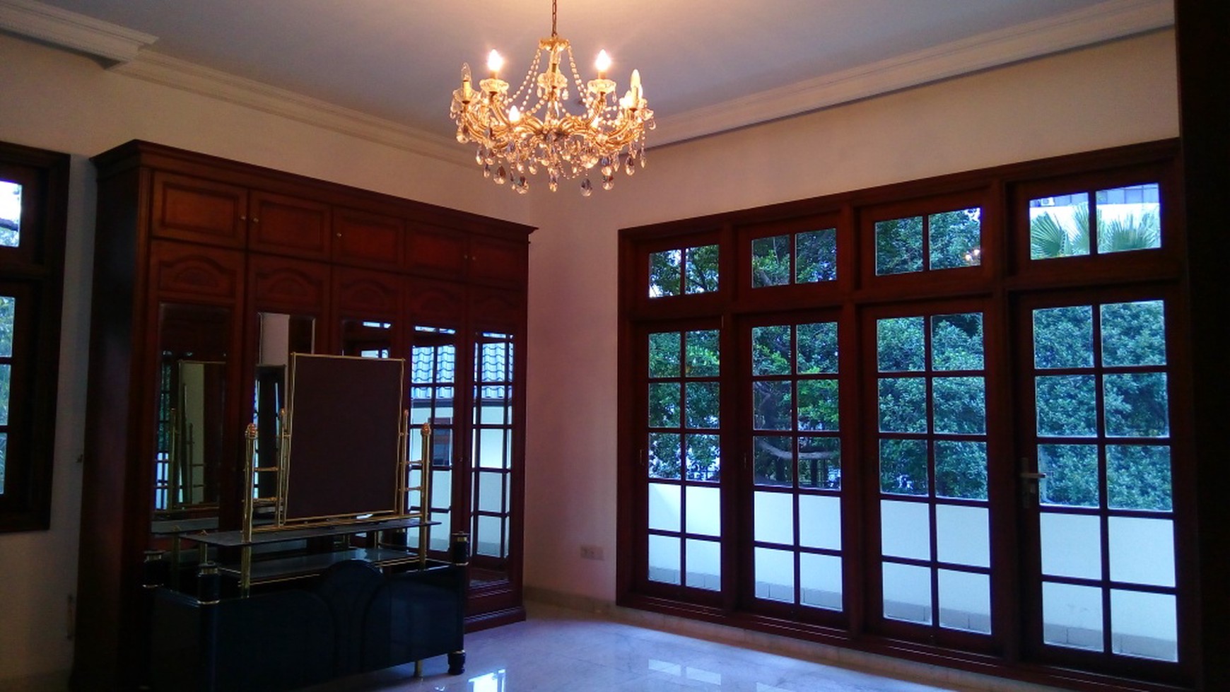 Brand new house In area Menteng for expatriat and others "The price can be negotiable"