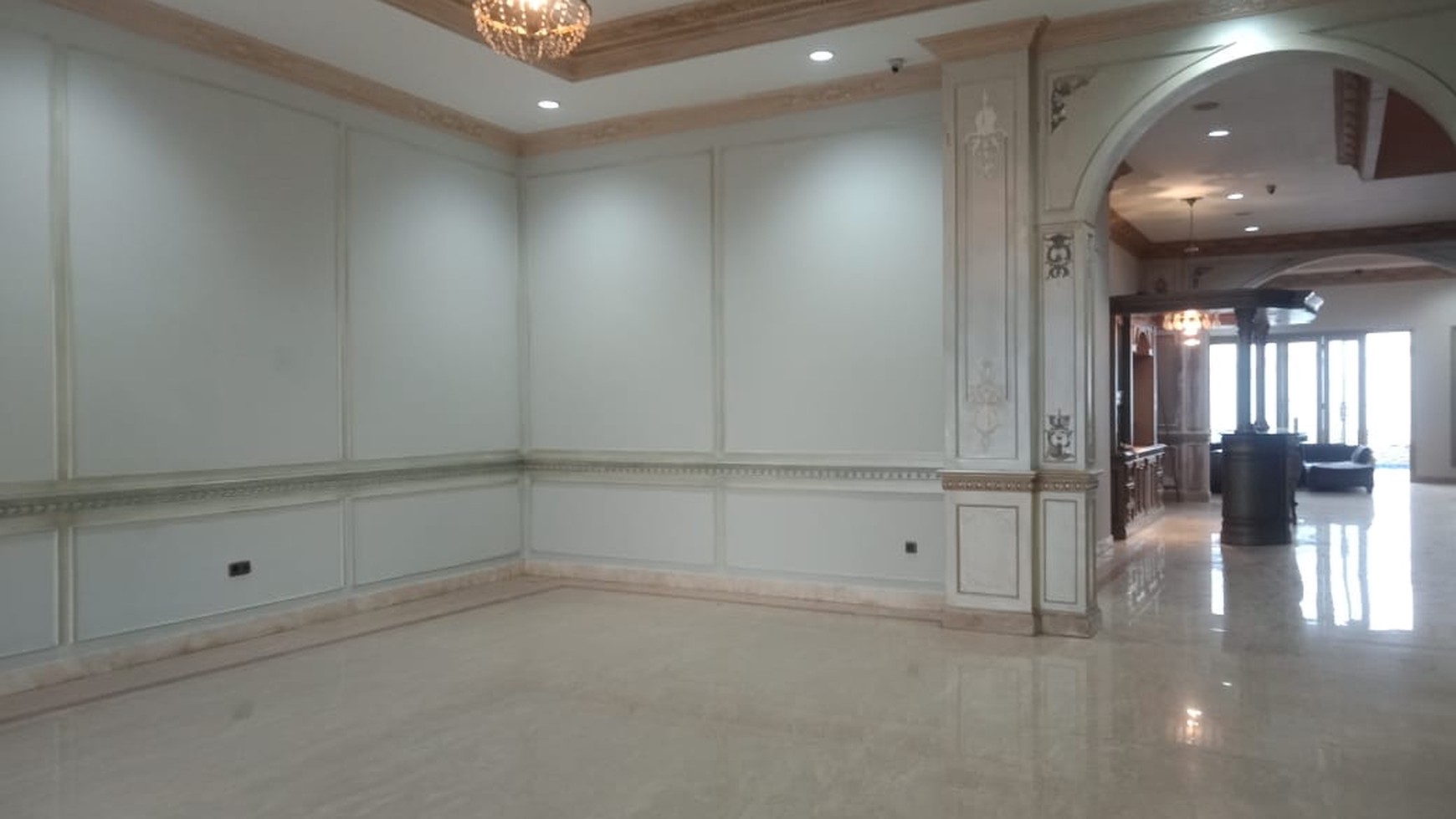 Luxury house in Menteng area ready for rent