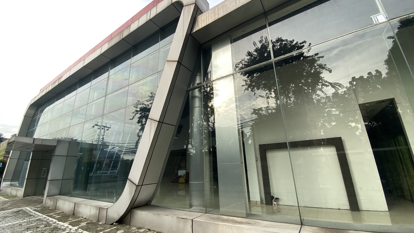 DIJUAL GEDUNG EX SHOWROOM DI PONDOK INDAH