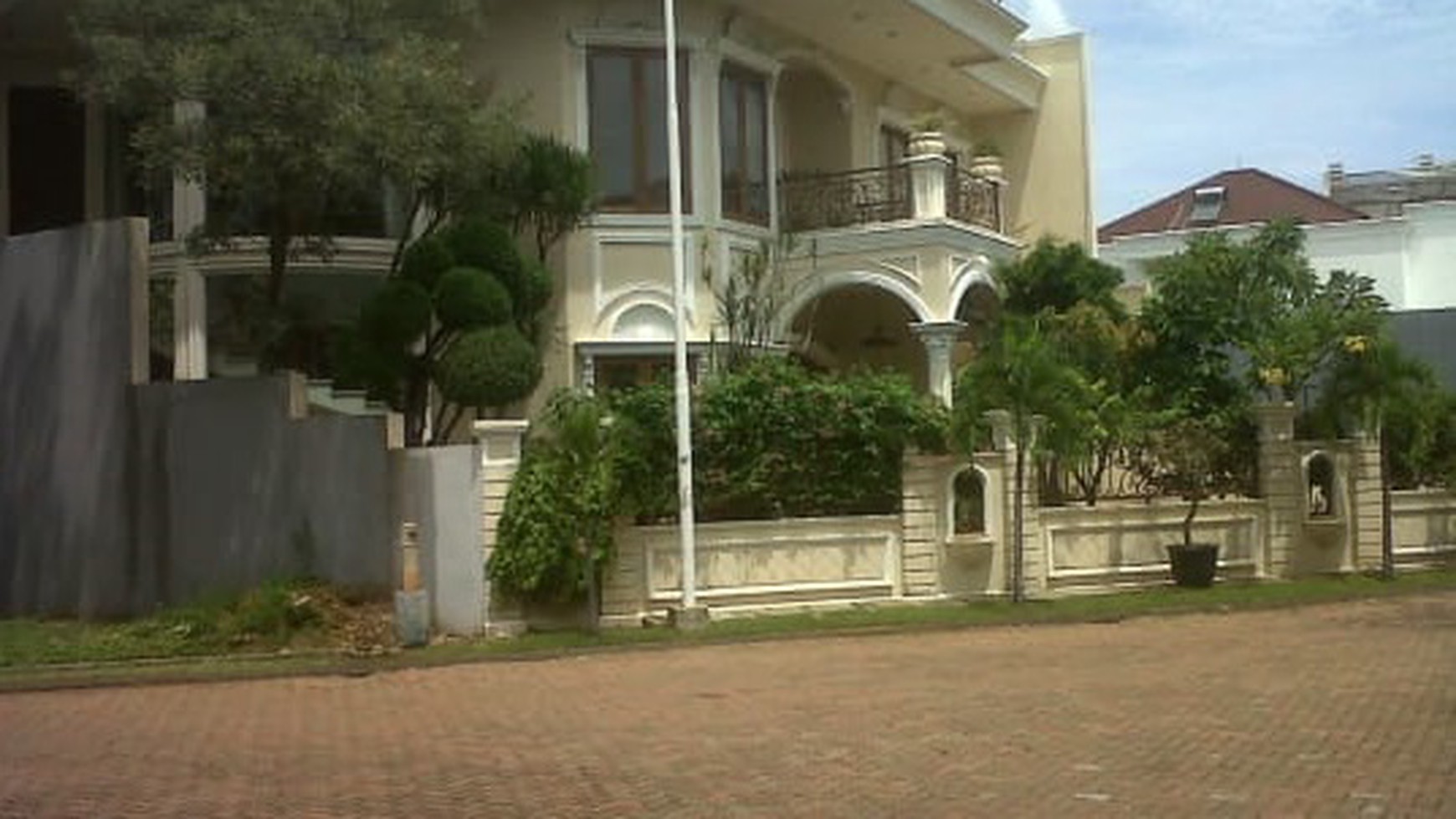 Rumah 2 Lantai Semi Classic di Pantai Mutiara - Pluit