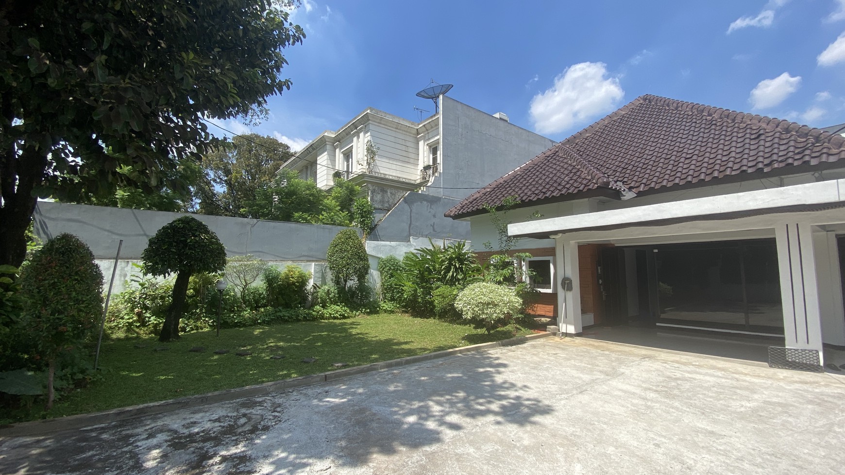 COZY  HOUSE AT MENTENG, JAKARTA PUSAT