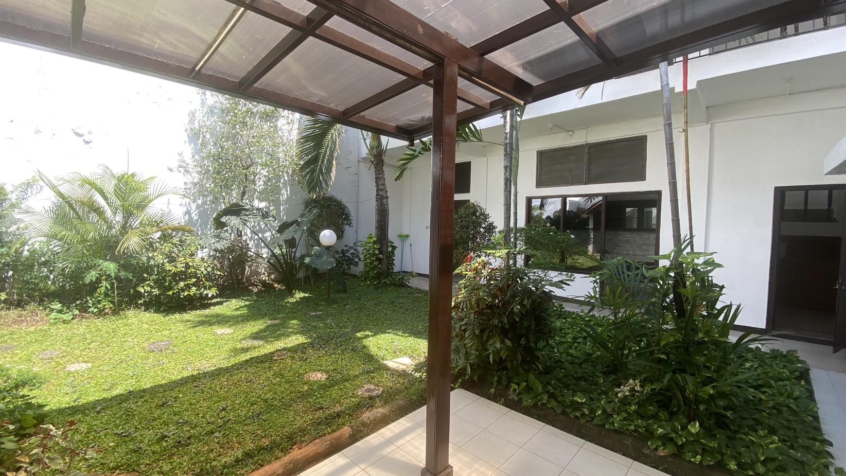 COZY  HOUSE AT MENTENG, JAKARTA PUSAT