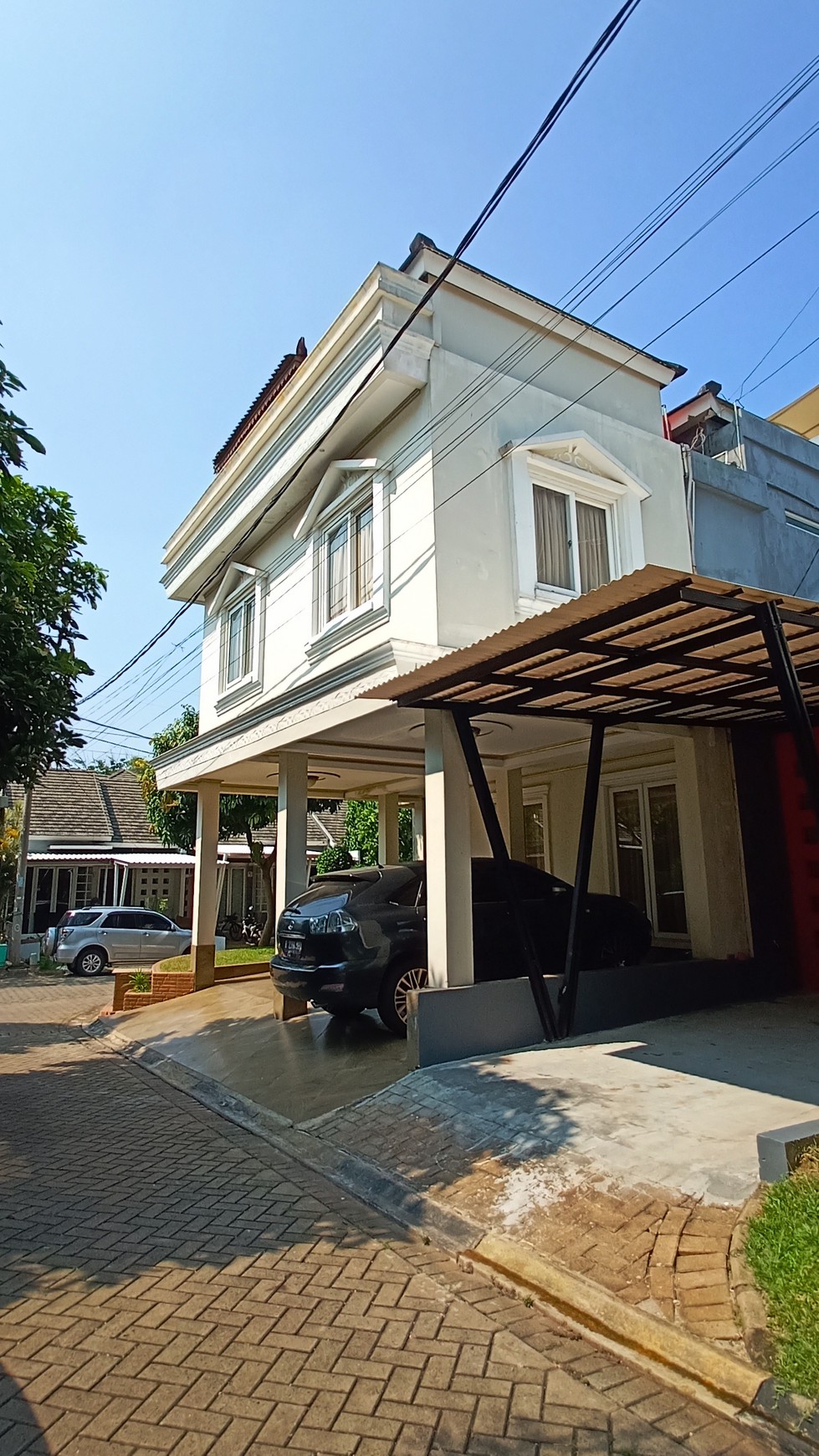 Turun Harga! Rumah Mewah 2.5 lantai Full Furnished - semua furniture dari Kayu Jati plus Piano Klasik