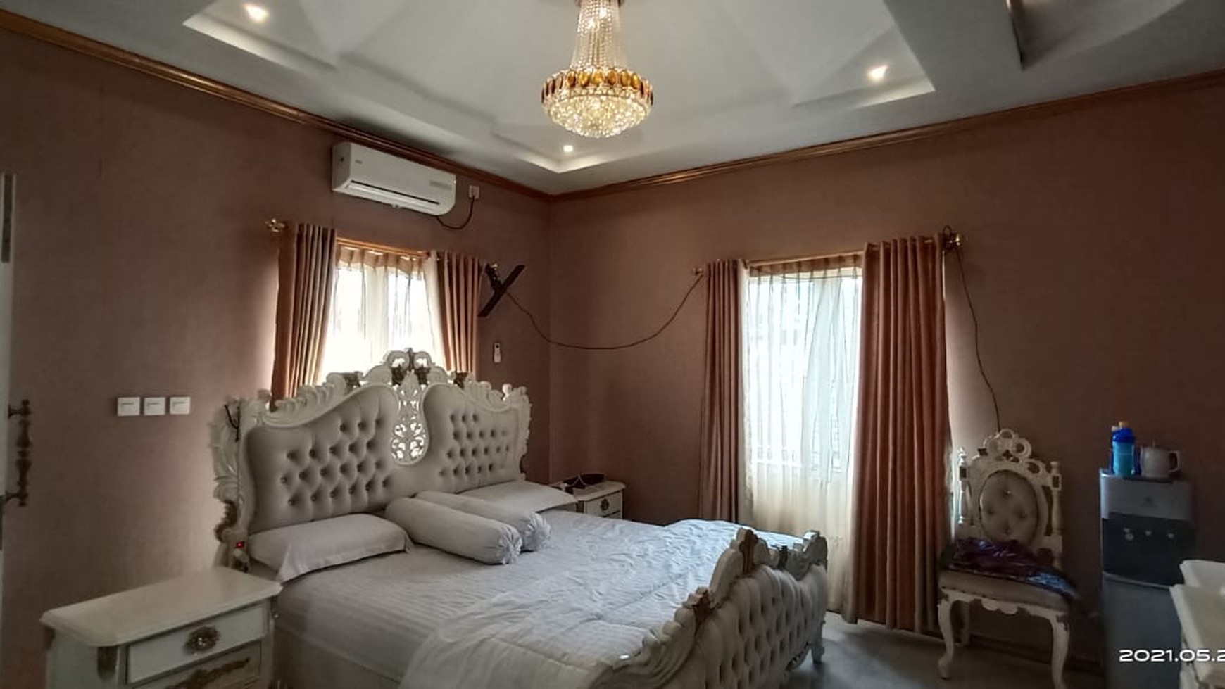 Turun Harga! Rumah Mewah 2.5 lantai Full Furnished - semua furniture dari Kayu Jati plus Piano Klasik