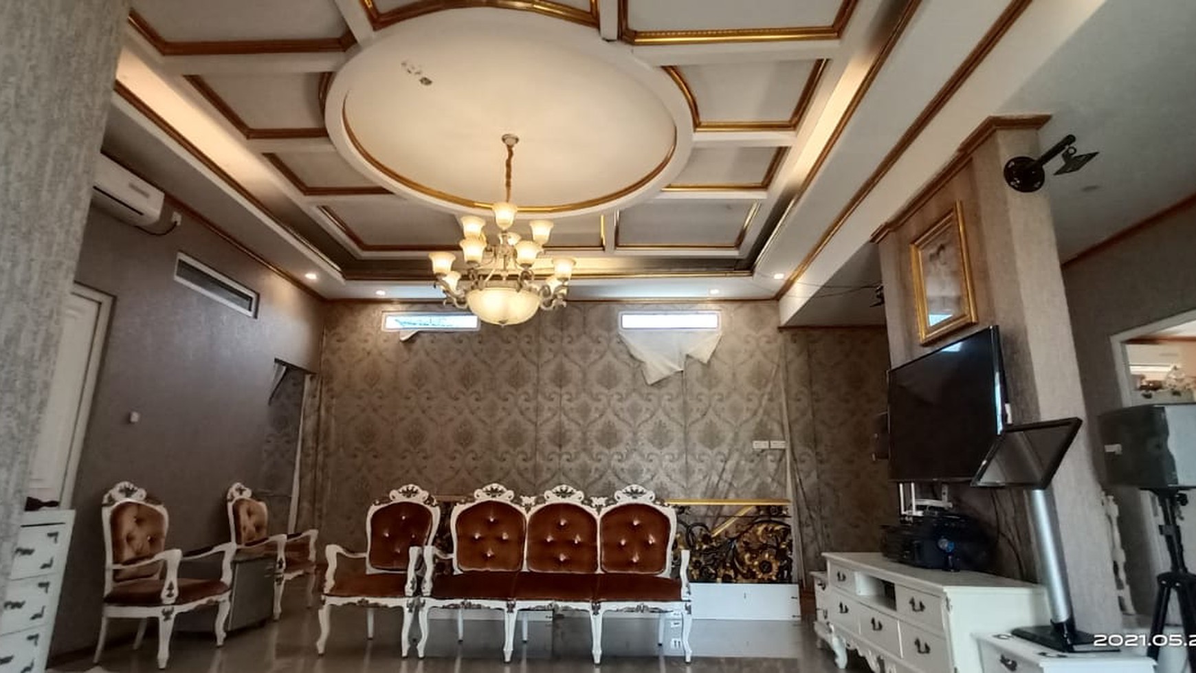 Turun Harga! Rumah Mewah 2.5 lantai Full Furnished - semua furniture dari Kayu Jati plus Piano Klasik