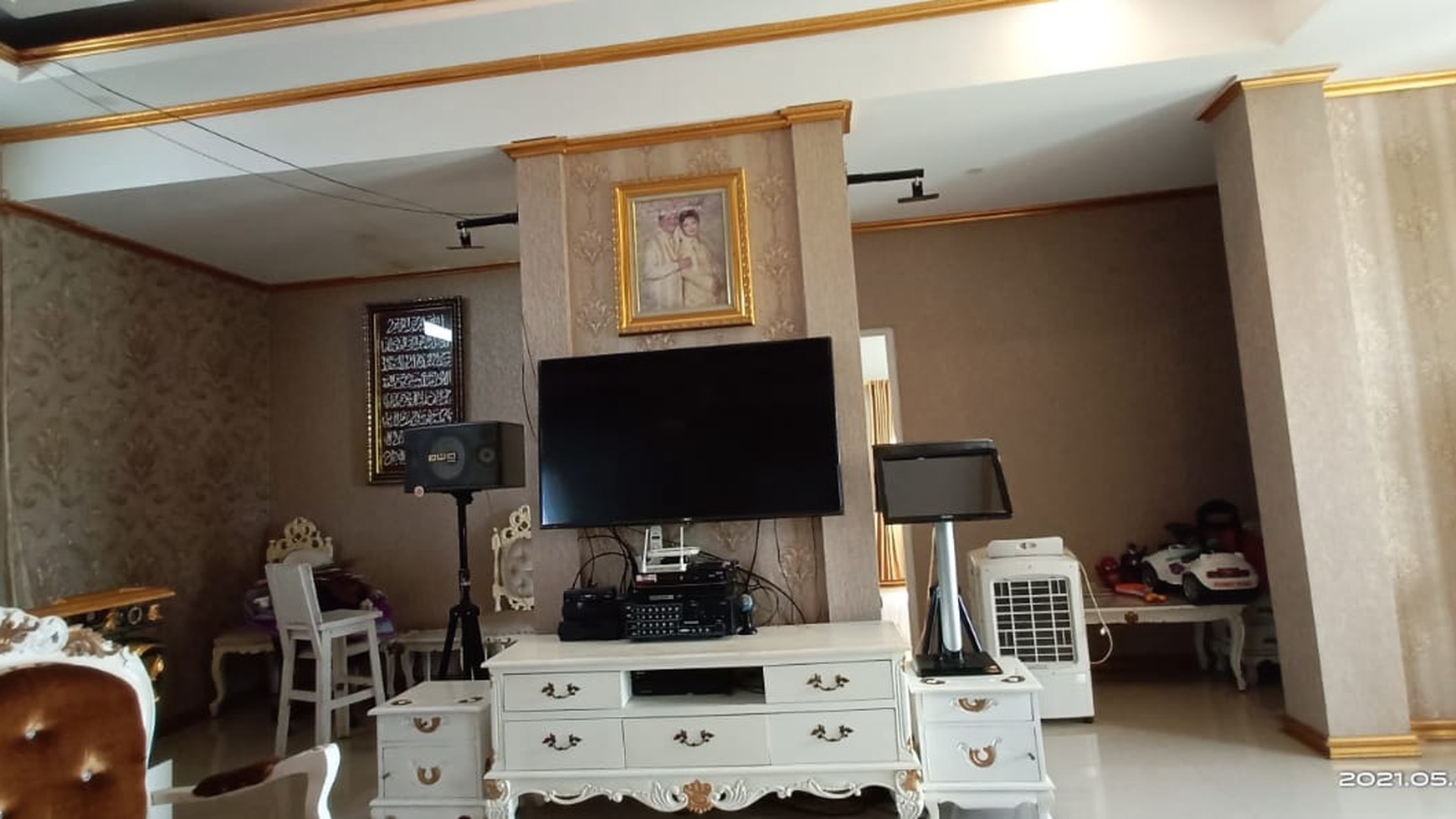 Turun Harga! Rumah Mewah 2.5 lantai Full Furnished - semua furniture dari Kayu Jati plus Piano Klasik