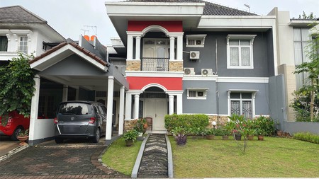 Rumah Depan Taman di Kota Wisata, Cibubur