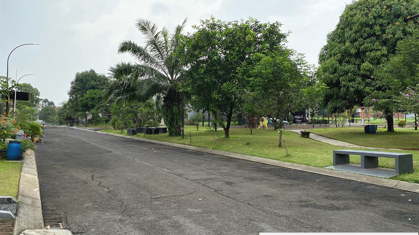 Rumah Depan Taman di Kota Wisata, Cibubur