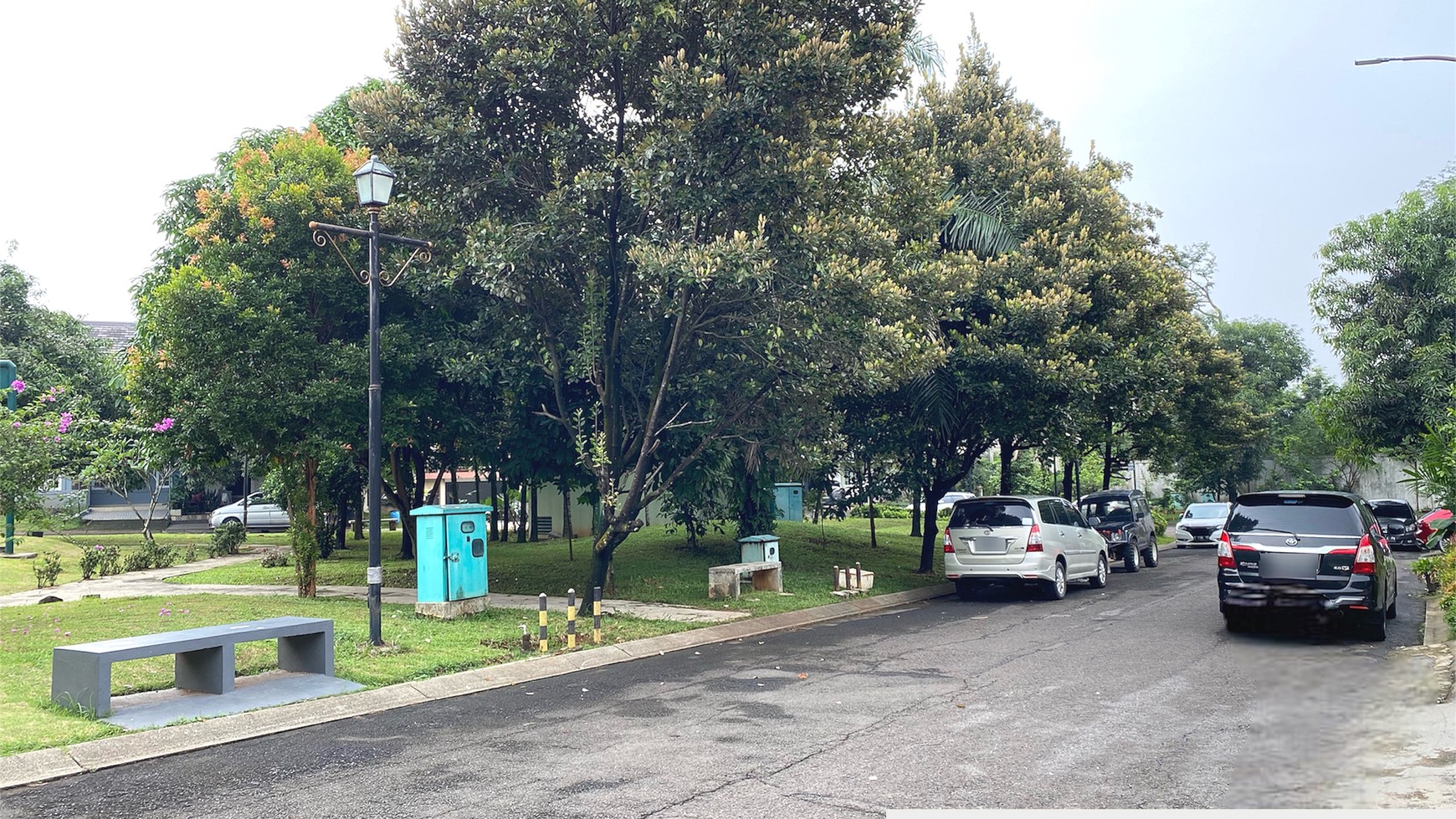 Rumah Depan Taman di Kota Wisata, Cibubur