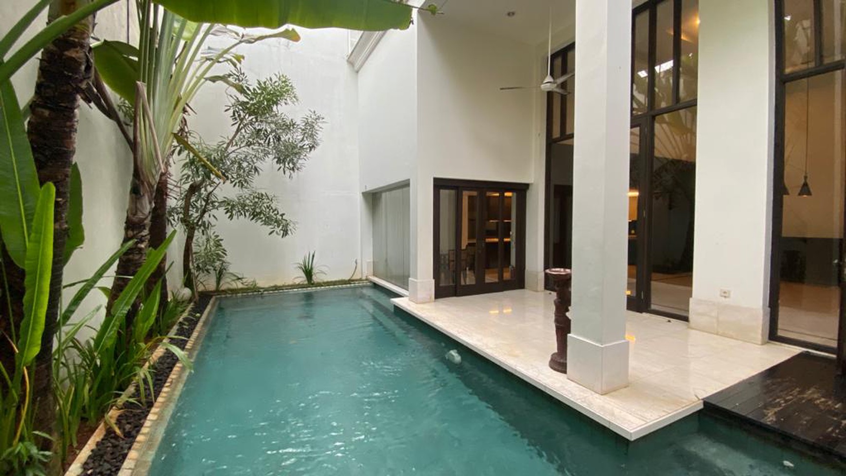 Luxury and modern house in pejaten area