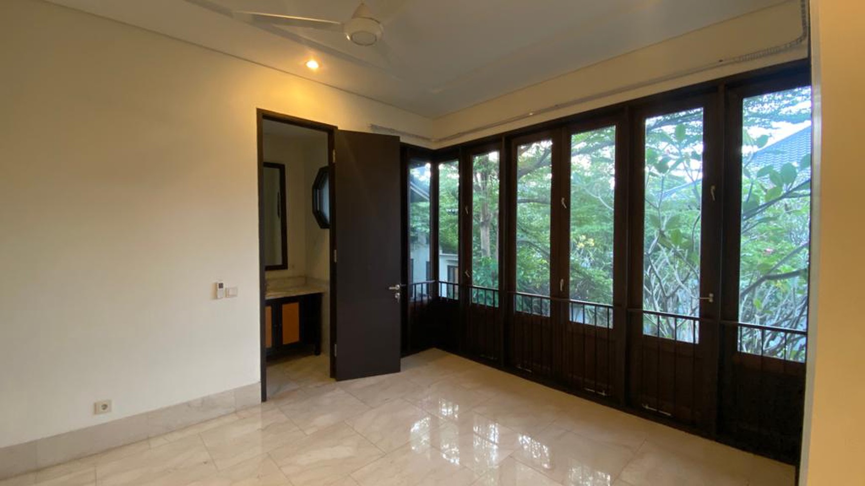 Luxury and modern house in pejaten area