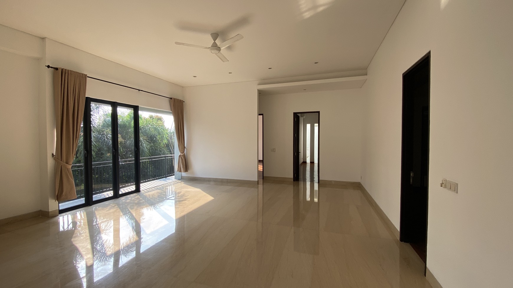   RUMAH MODERN MINIMALIST DALAM TOWNHOUSE DI KAWASAN AMPERA