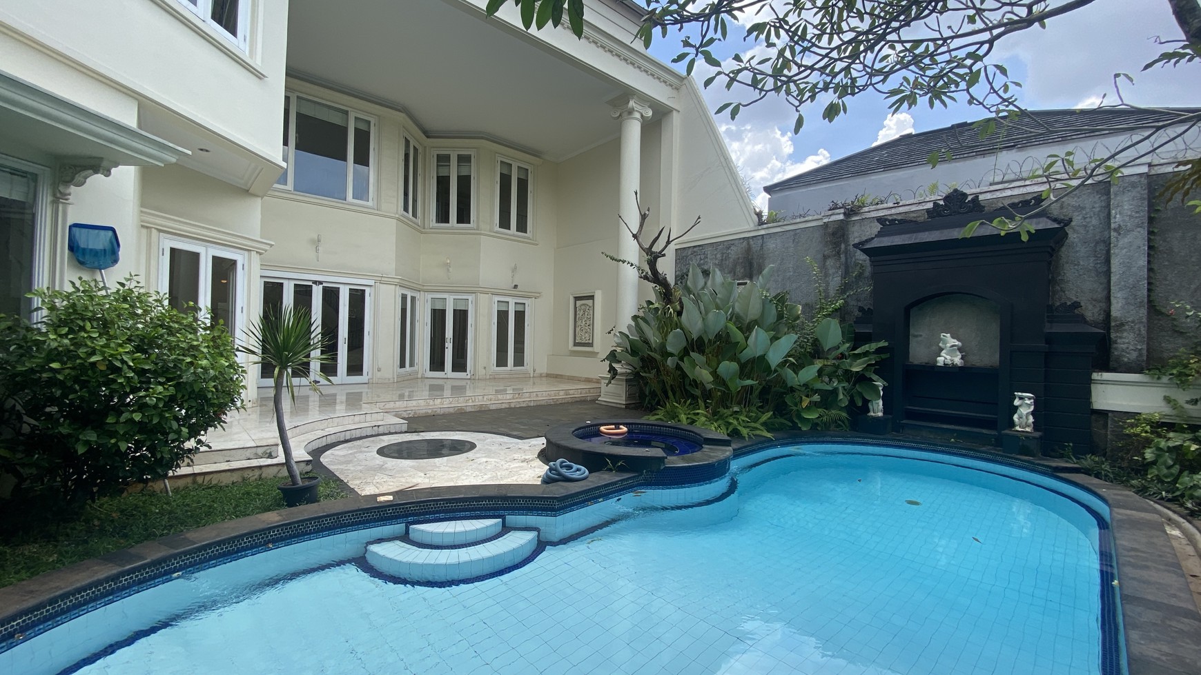 Big and beautiful house in ampera area