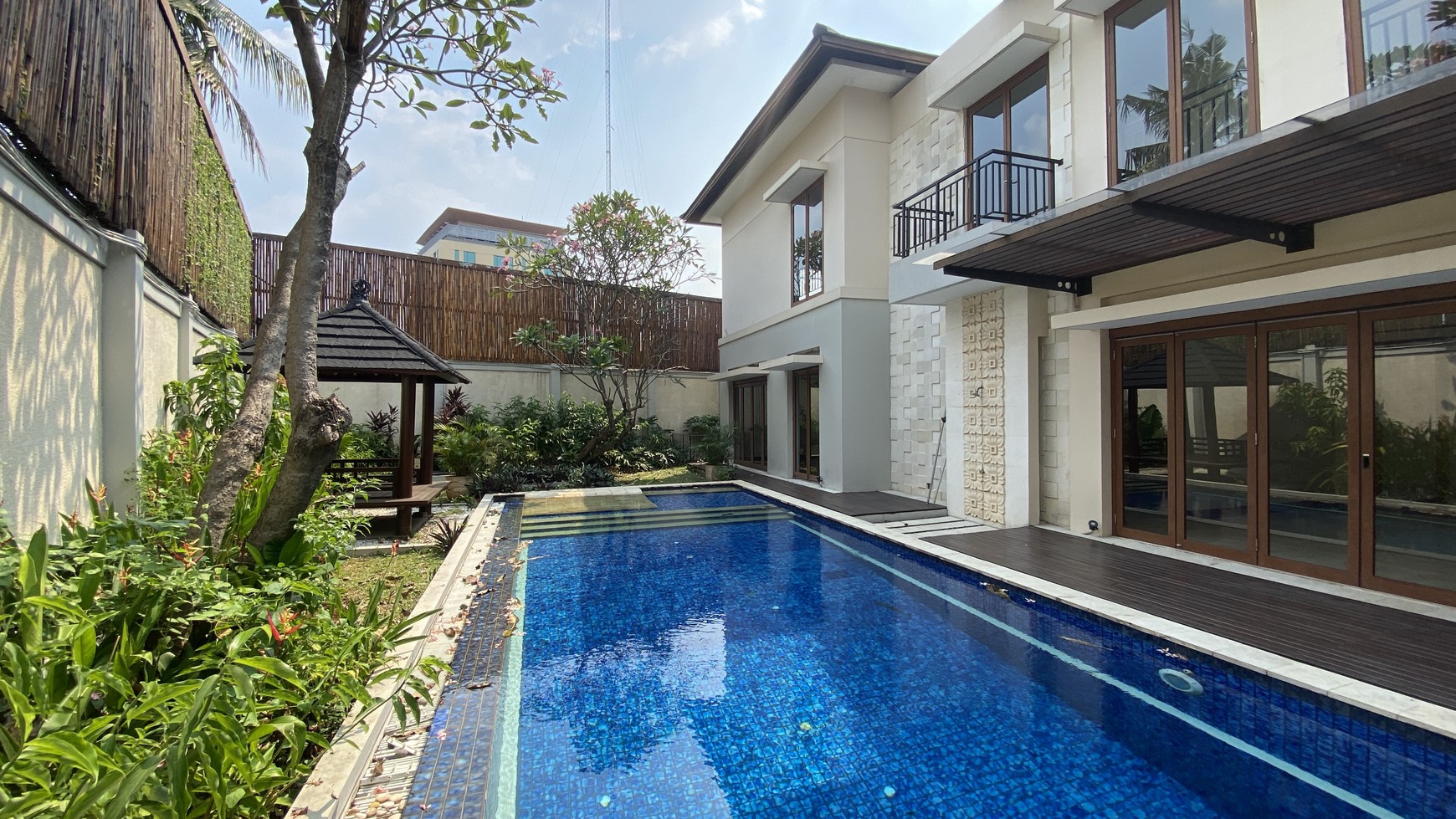 cozy and beautiful house at kemang