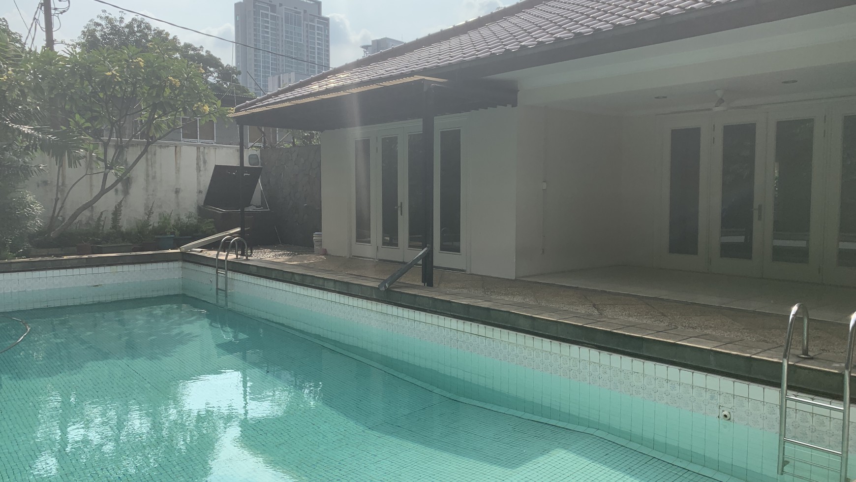 BEAUTIFUL WITH HUGE BACKYARD HOUSE AT KEMANG, JAKARTA SELATAN