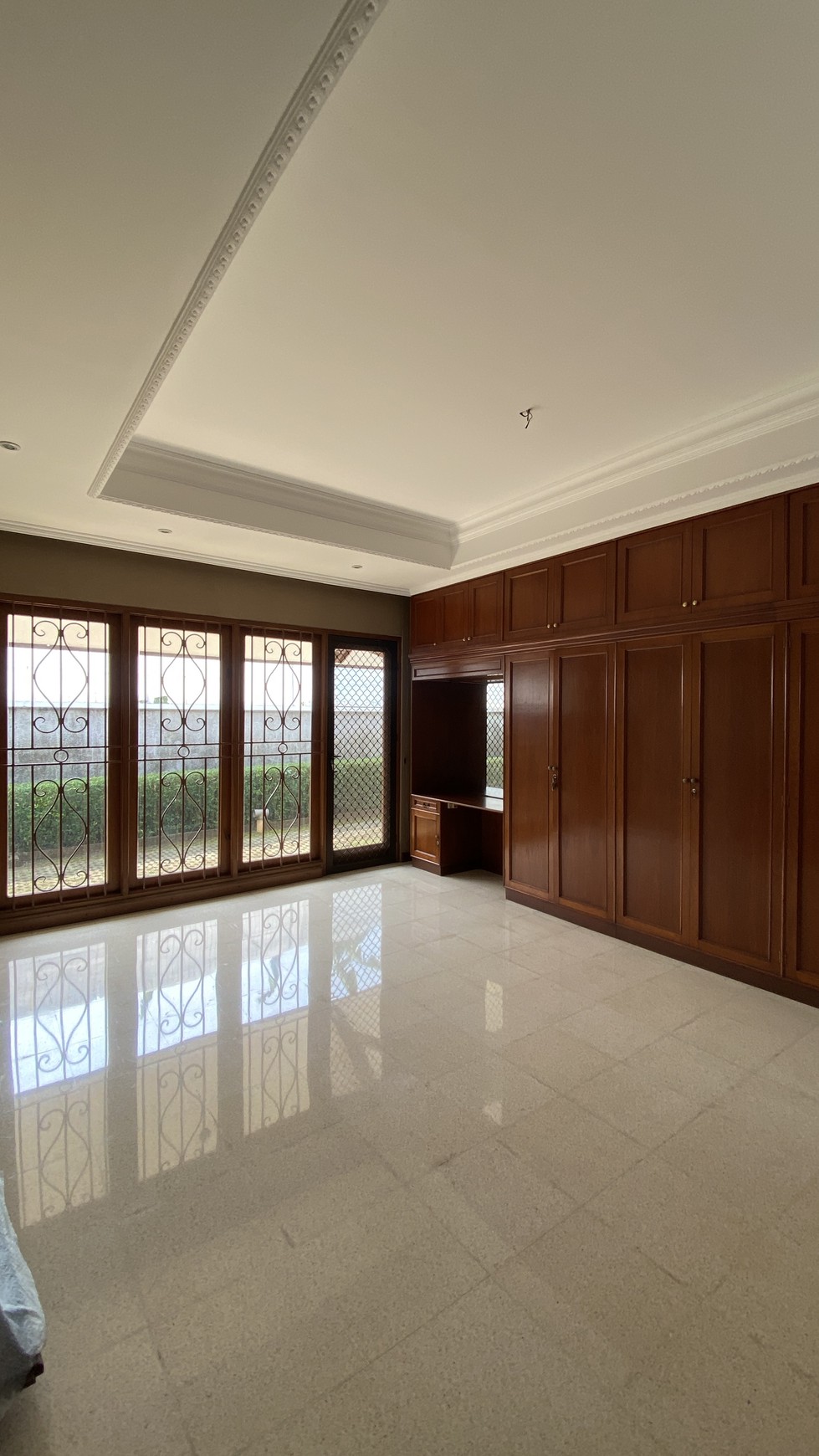 Beautiful house with big backyard in kemang