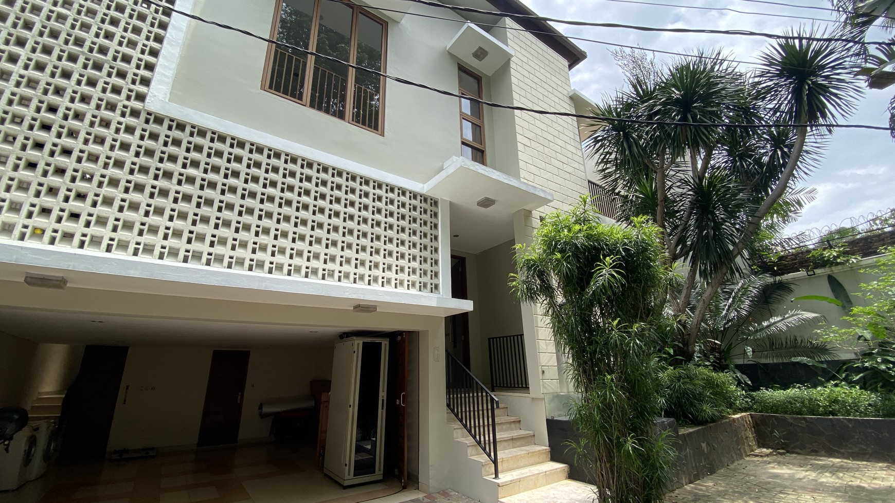 Modern and beautiful house in kemang