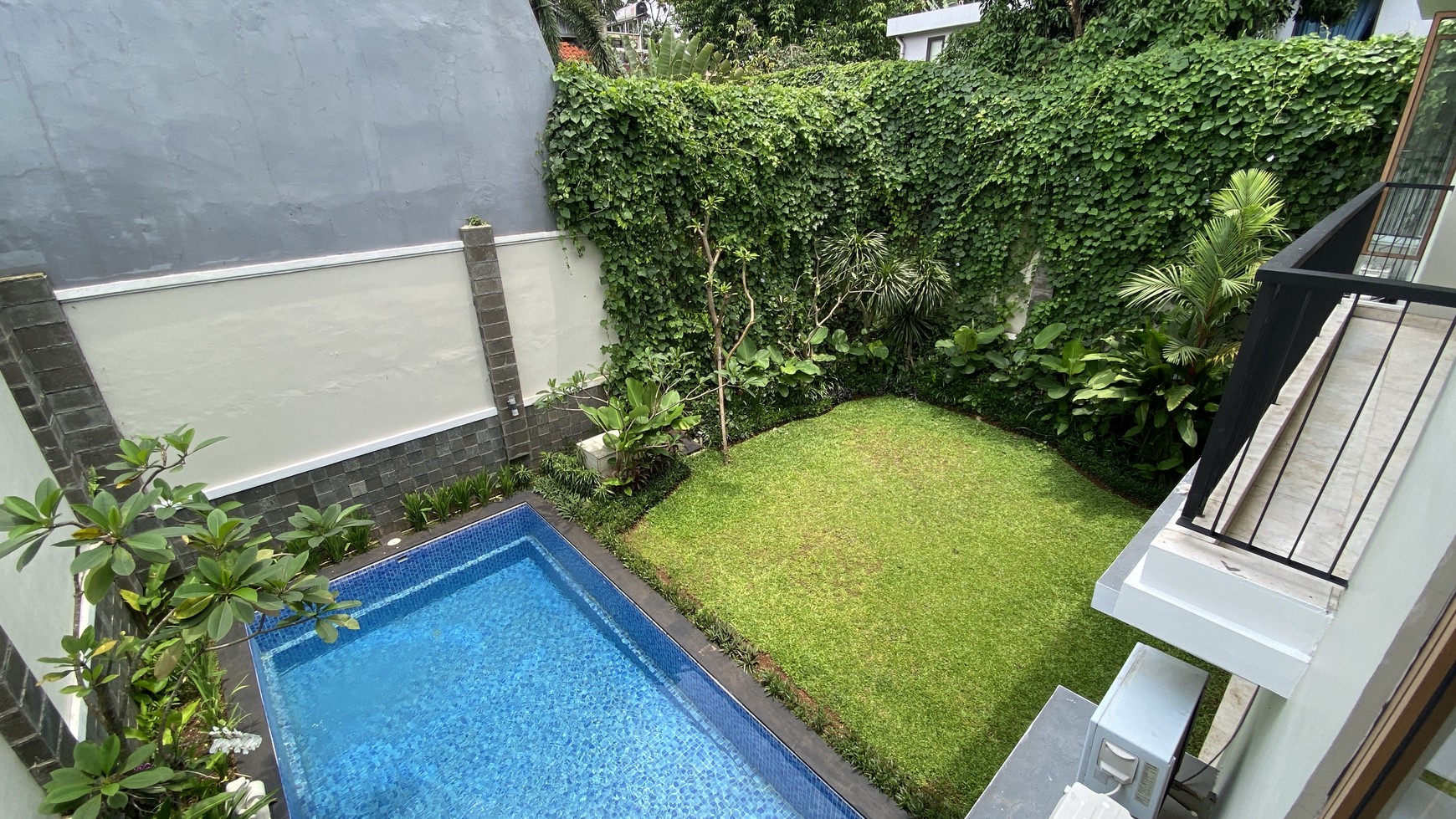 Modern and beautiful house in kemang