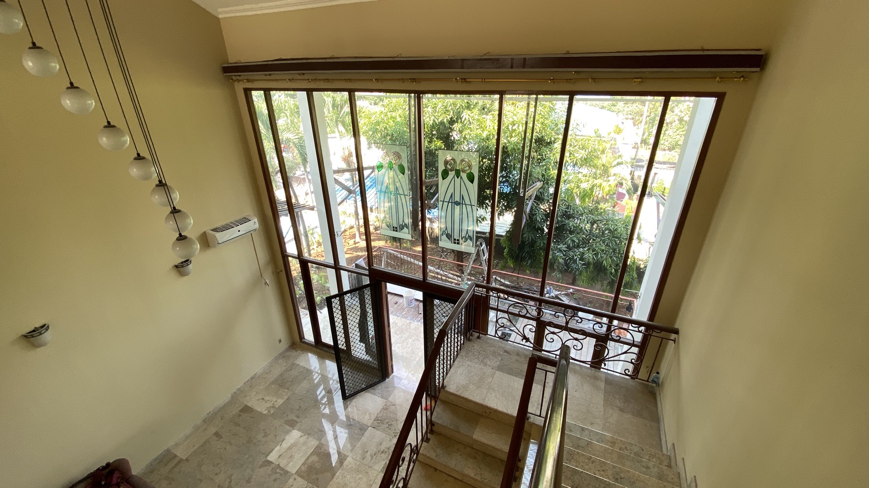 Big house with huge backyard in kemang