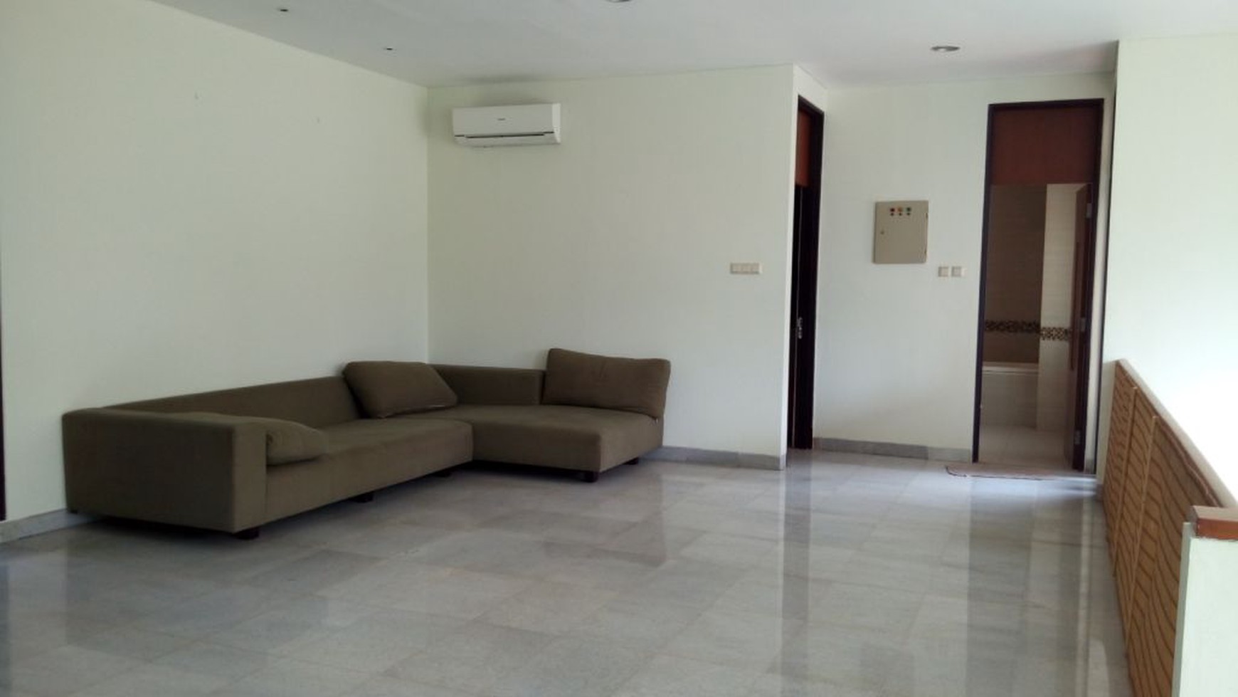 Good House for Bussiness of area kuningan " The Price Can Be Negotiable "