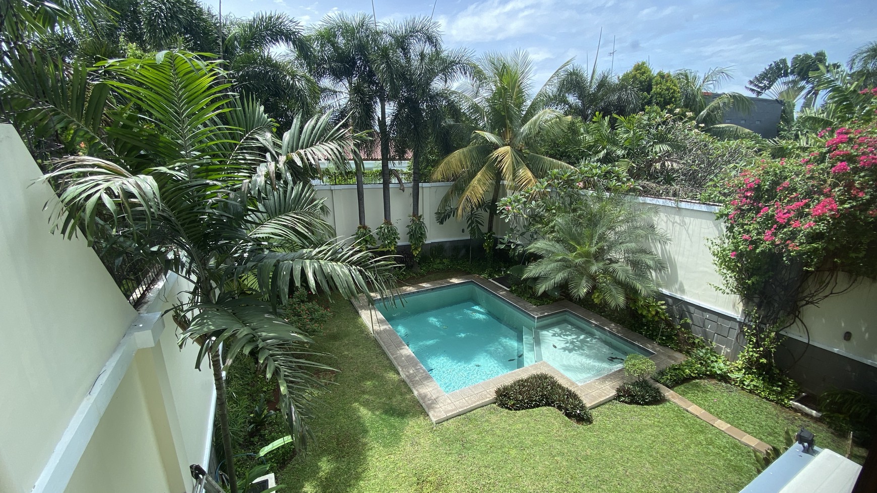 Modern and beautiful house in kemang area