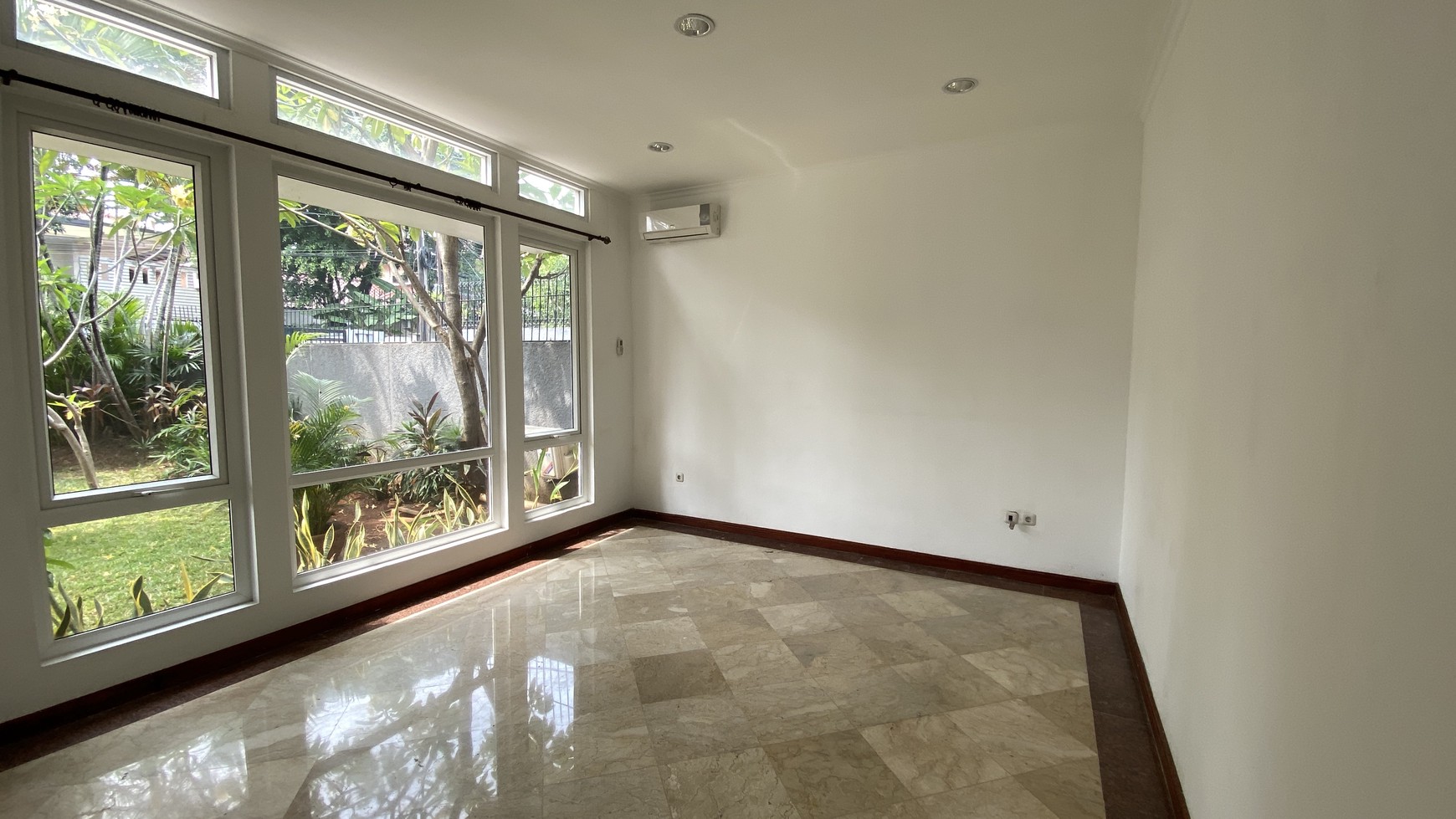 BEAUTIFUL AND MODERN HOUSE AT KEMANG, JAKARTA SELATAN