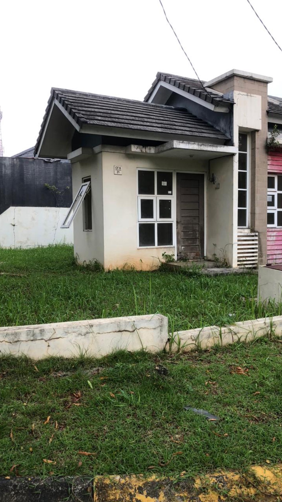 Rumah Hoek, Halaman Luas di Cibubur Country