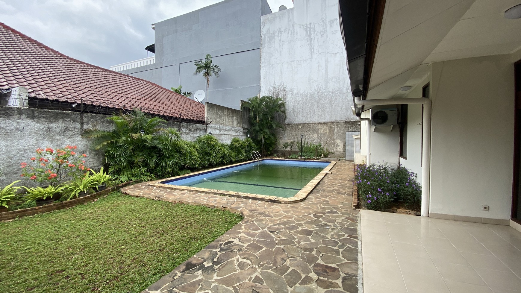 BEAUTIFUL AND COZY HOUSE AT KUNINGAN AREA, JAKARTA SELATAN