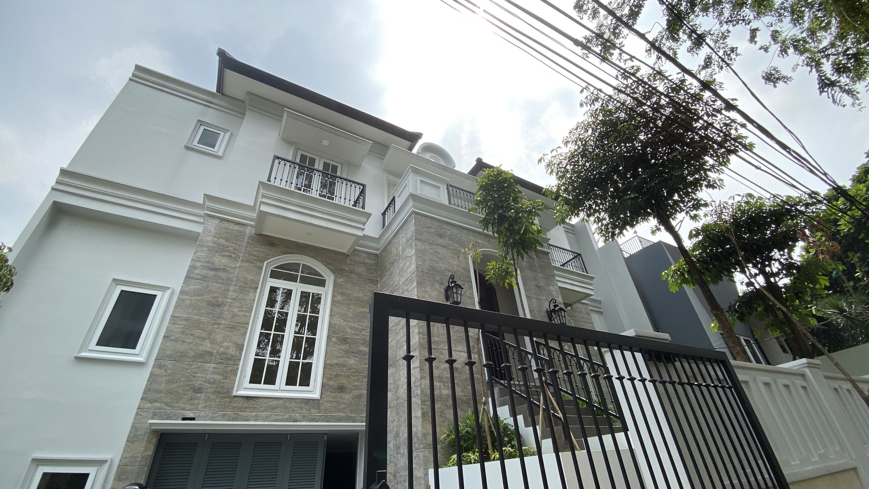 BRAND NEW LUXURY HOUSE AT SENOPATI, JAKARTA SELATAN