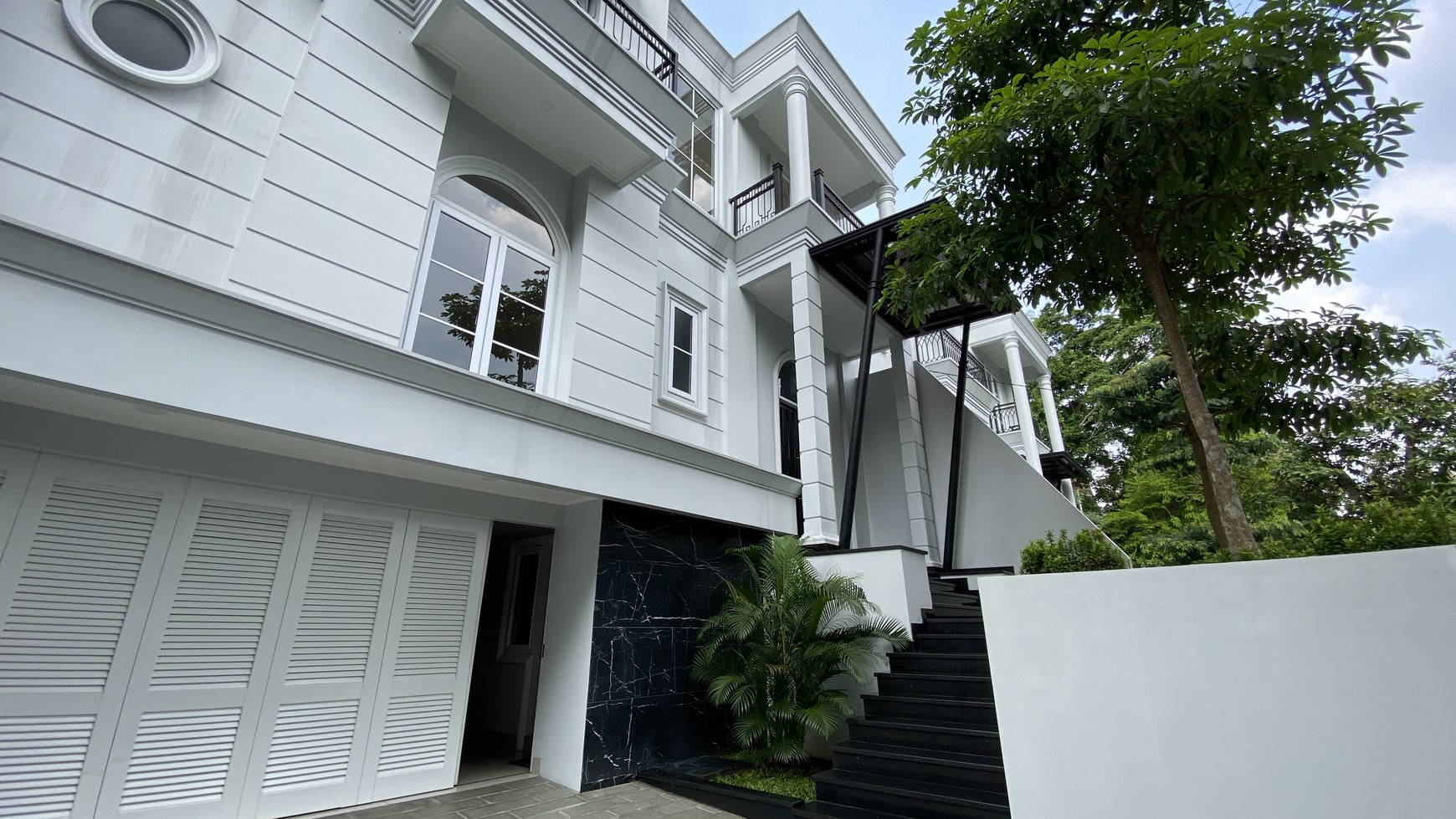 LUXURY BRAND NEW HOUSE AT BRAWIJAYA, JAKARTA SELATAN