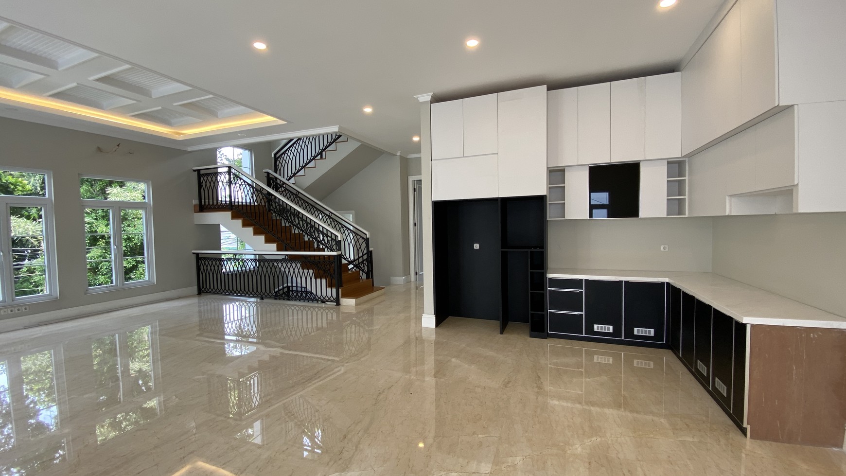 RUMAH MEWAH BARU DESIGN MODERN KLASIK DI BRAWIJAYA, JAKARTA SELATAN