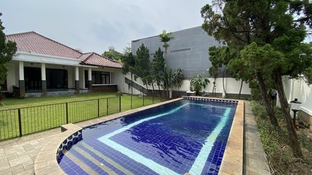 Beautiful house with big backyard in kemang