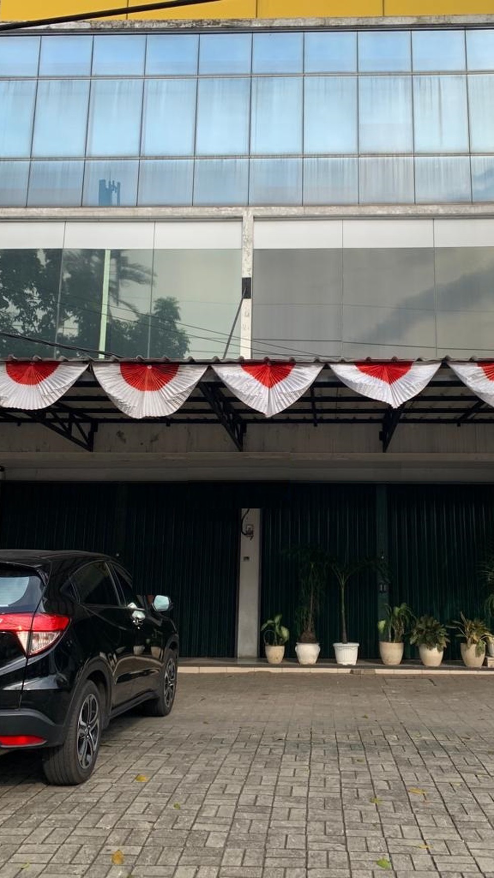 Ruko bagus, cocok untuk usaha maupun office&#x2026;. lokasi  strategis pingir jalan raya di Veteran