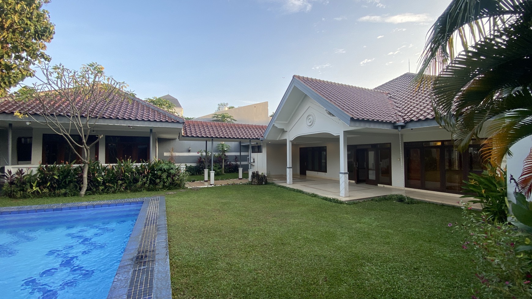 Beautiful house with huge backyard in kemang area