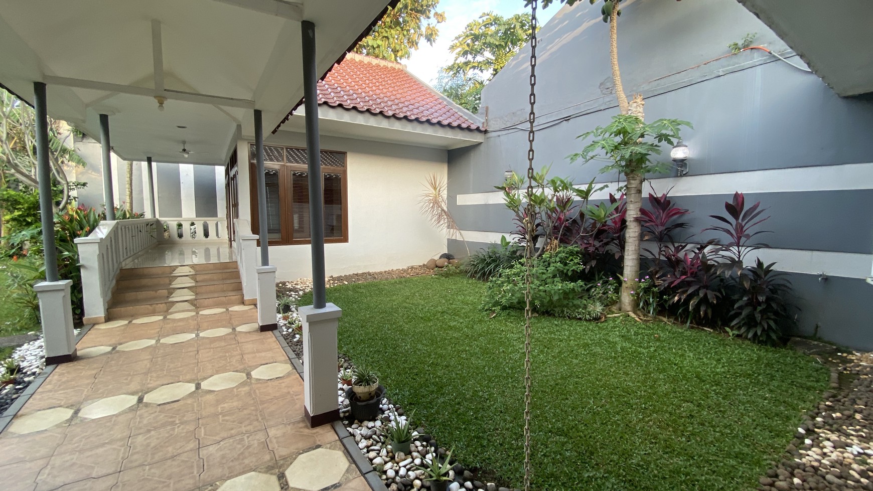 Beautiful house with huge backyard in kemang area