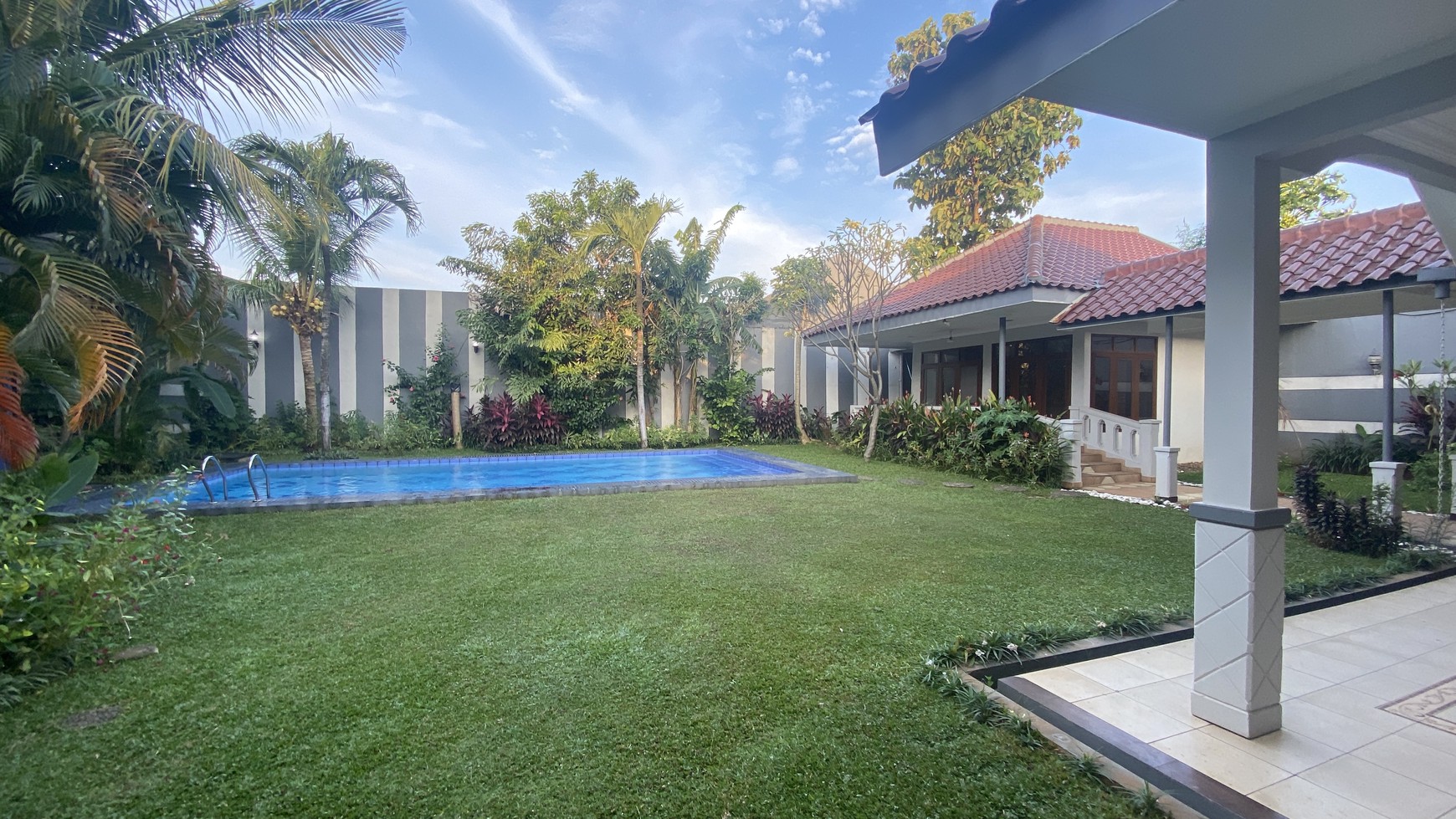 Beautiful house with huge backyard in kemang area