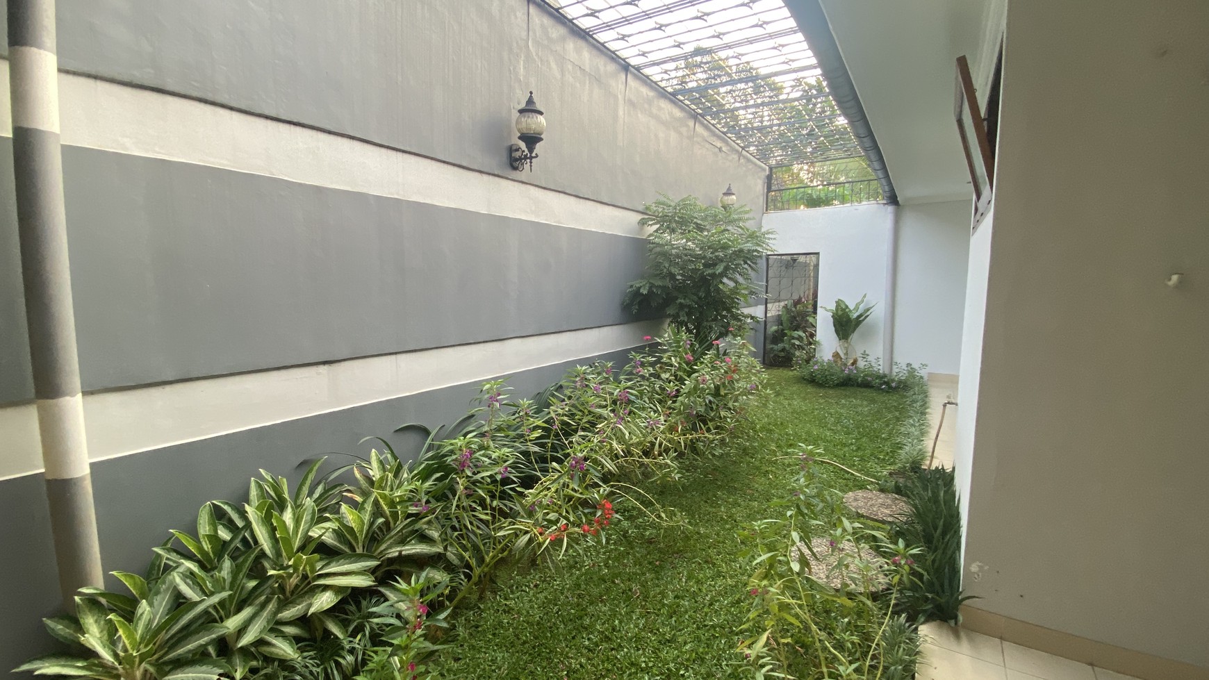 Beautiful house with huge backyard in kemang area