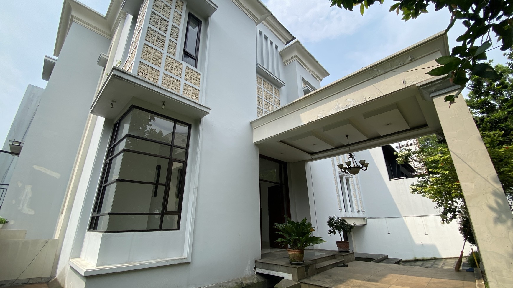 MODERN HOUSE READY TO USE AT SENOPATI, JAKARTA SELATAN