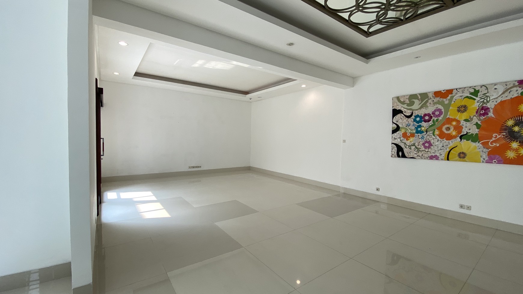 MODERN HOUSE READY TO USE AT SENOPATI, JAKARTA SELATAN